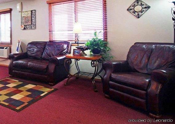 Econo Lodge Inn & Suites Дабек Интерьер фото
